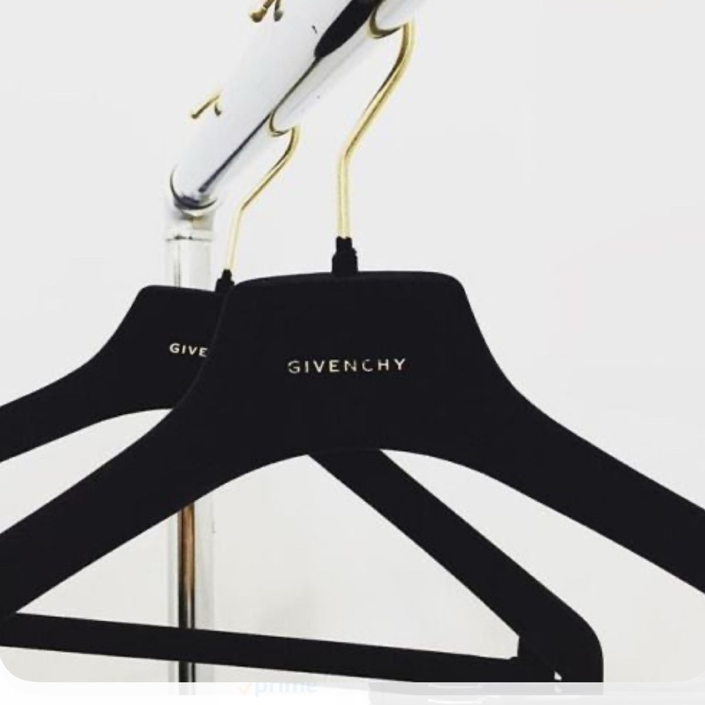 π GIVVY πFOLLOW ME ON INSTA TO WIN LUXURY HANGER/SHOPPING BAGS π - Picture 3 of 3